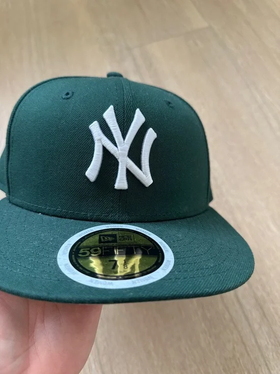 New Era NY Yankees Green Cap from Aritzia - Picture 4 of 5